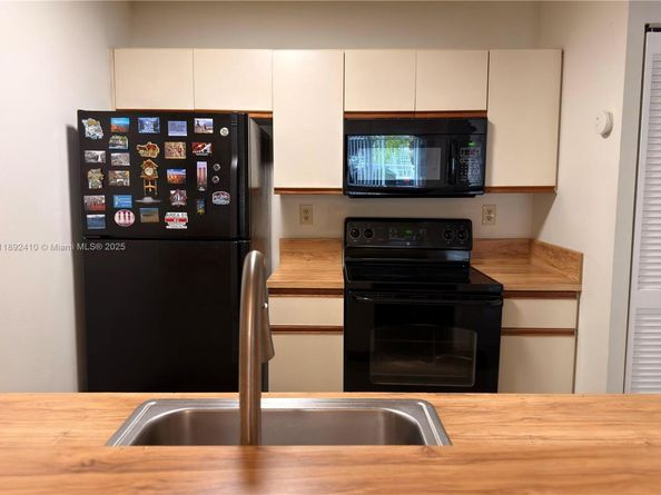 11266 SW 12th St 201, Pembroke Pines FL 33025