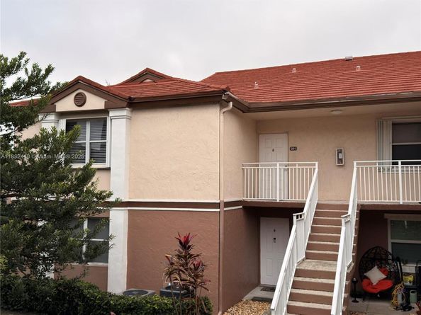 11266 SW 12th St 201, Pembroke Pines FL 33025