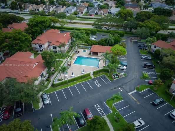 11266 SW 12th St 201, Pembroke Pines FL 33025