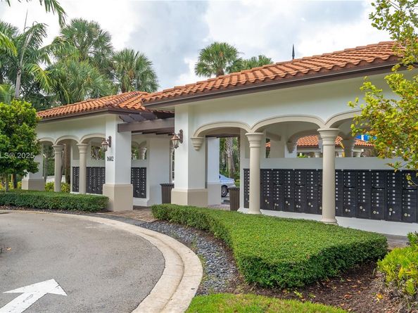 11660 SW 13th Ct, Pembroke Pines FL 33025