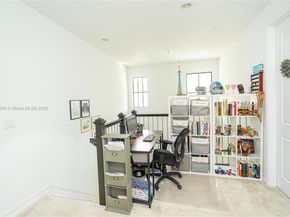 11660 SW 13th Ct, Pembroke Pines FL 33025