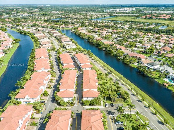 11660 SW 13th Ct, Pembroke Pines FL 33025