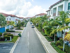 11660 SW 13th Ct, Pembroke Pines FL 33025