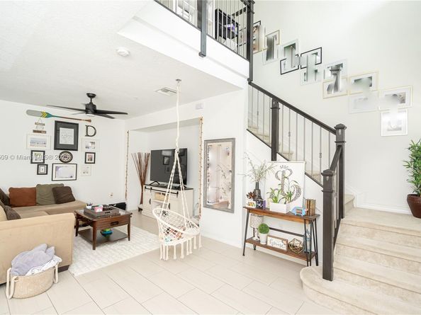 11660 SW 13th Ct, Pembroke Pines FL 33025