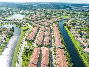 11660 SW 13th Ct, Pembroke Pines FL 33025