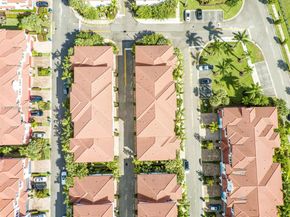 11660 SW 13th Ct, Pembroke Pines FL 33025