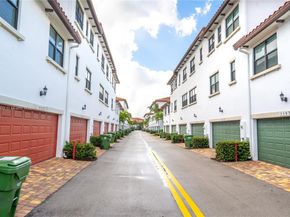 11660 SW 13th Ct, Pembroke Pines FL 33025