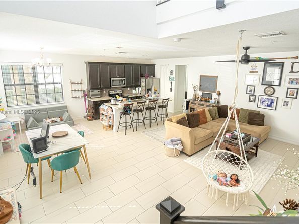11660 SW 13th Ct, Pembroke Pines FL 33025