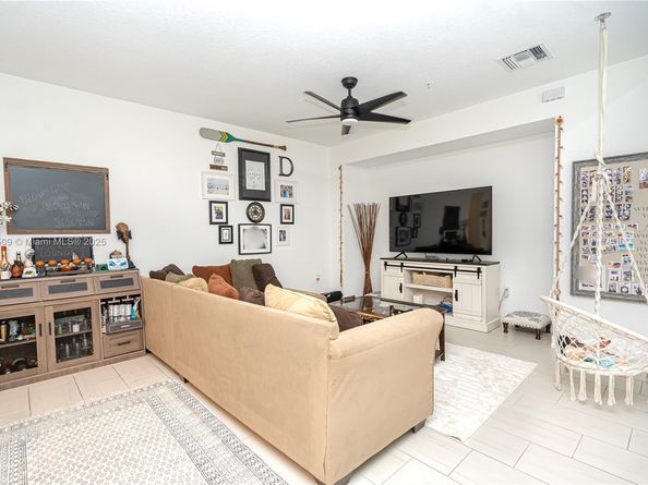 11660 SW 13th Ct, Pembroke Pines FL 33025