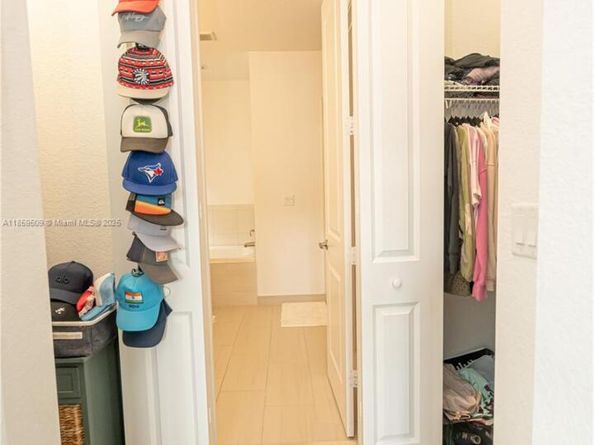 11660 SW 13th Ct, Pembroke Pines FL 33025