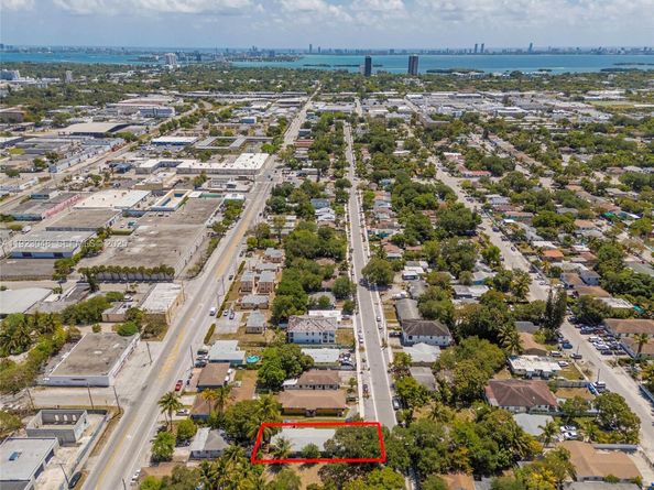 171 NW 70th St, Miami FL 33150
