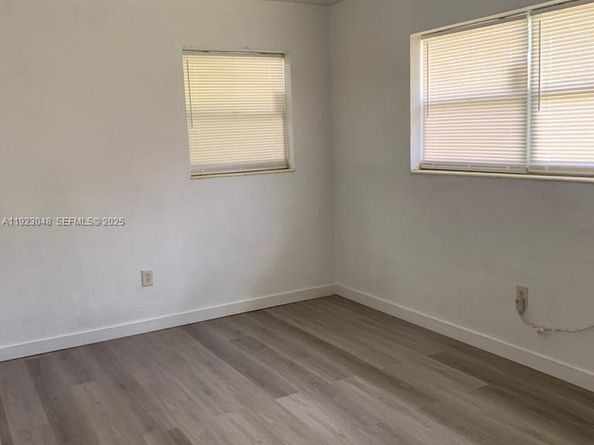 171 NW 70th St, Miami FL 33150