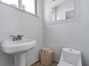 901 NW 22nd Pl, Miami FL 33125