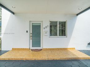 901 NW 22nd Pl, Miami FL 33125