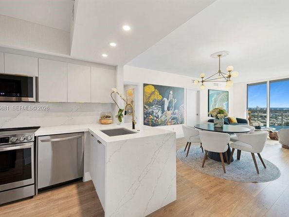 335 S Biscayne Blvd 3012, Miami FL 33131