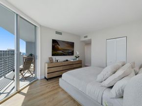 335 S Biscayne Blvd 3012, Miami FL 33131