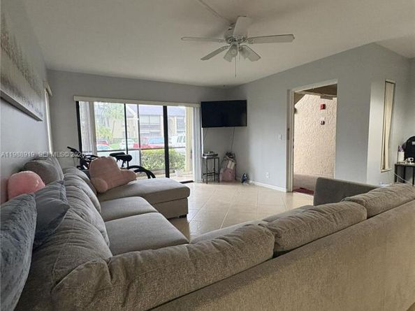 718 Sunny Pine Way D1, Green Acres FL 33415