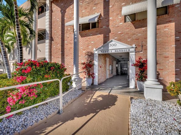 300 Golden Isles Dr 204, Hallandale Beach FL 33009