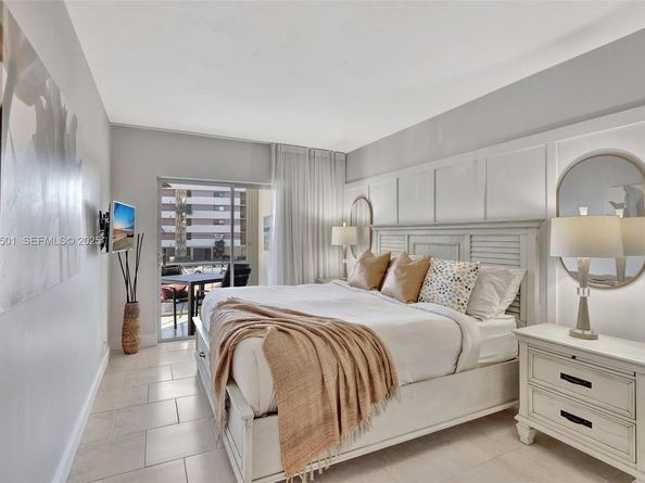 300 Golden Isles Dr 204, Hallandale Beach FL 33009