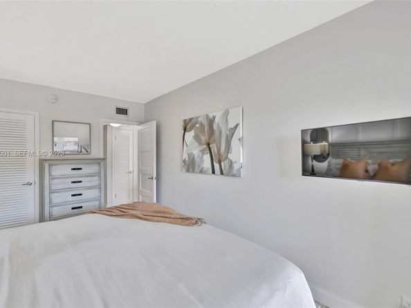 300 Golden Isles Dr 204, Hallandale Beach FL 33009