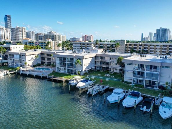 300 Golden Isles Dr 204, Hallandale Beach FL 33009