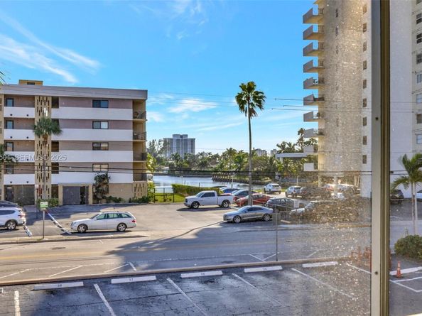 300 Golden Isles Dr 204, Hallandale Beach FL 33009