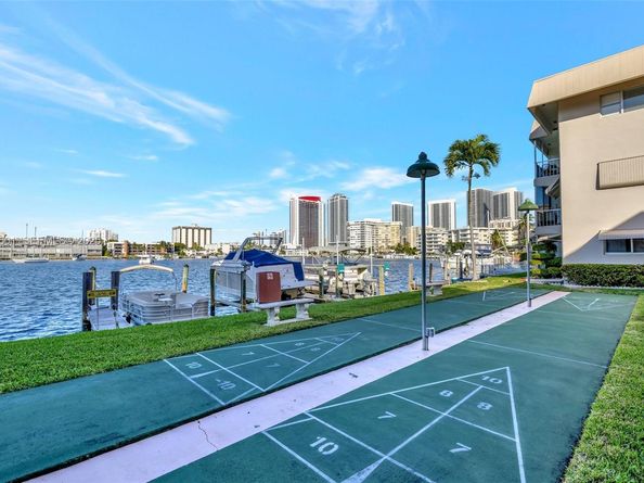 300 Golden Isles Dr 204, Hallandale Beach FL 33009