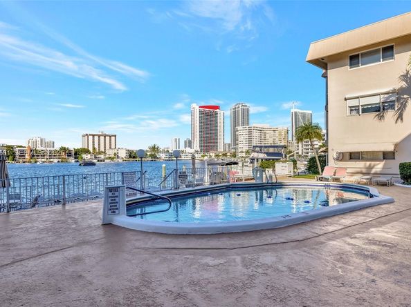 300 Golden Isles Dr 204, Hallandale Beach FL 33009