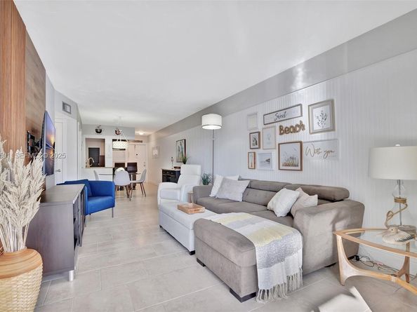 300 Golden Isles Dr 204, Hallandale Beach FL 33009