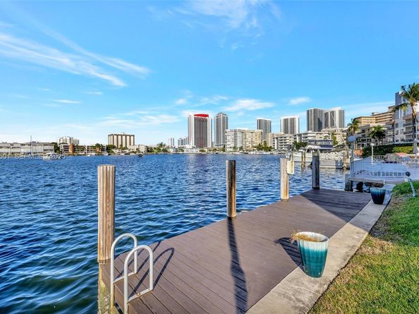 300 Golden Isles Dr 204, Hallandale Beach FL 33009