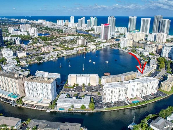 300 Golden Isles Dr 204, Hallandale Beach FL 33009