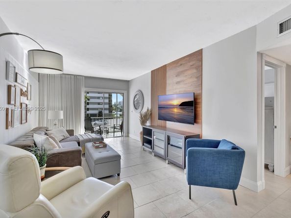 300 Golden Isles Dr 204, Hallandale Beach FL 33009