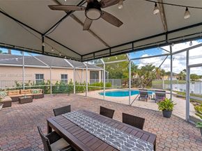 627 Willow Bend Rd, Weston FL 33327