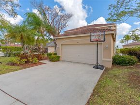 627 Willow Bend Rd, Weston FL 33327