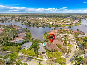 627 Willow Bend Rd, Weston FL 33327