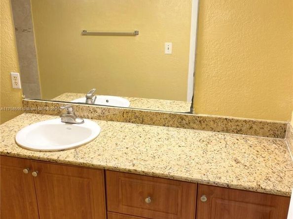 4001 N University Dr 103, Sunrise FL 33351