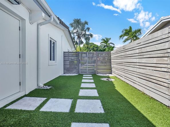 4100 NE 16th Ter, Oakland Park FL 33334