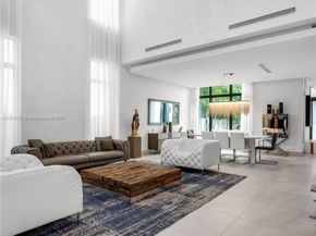10530 NW 67th Ter, Doral FL 33178