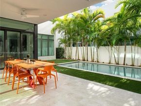 10530 NW 67th Ter, Doral FL 33178