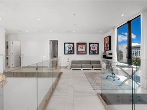 10530 NW 67th Ter, Doral FL 33178