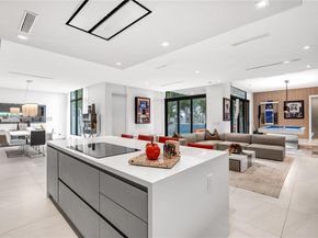 10530 NW 67th Ter, Doral FL 33178
