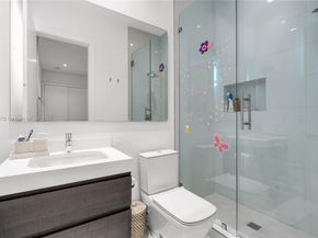 10530 NW 67th Ter, Doral FL 33178
