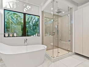 10530 NW 67th Ter, Doral FL 33178