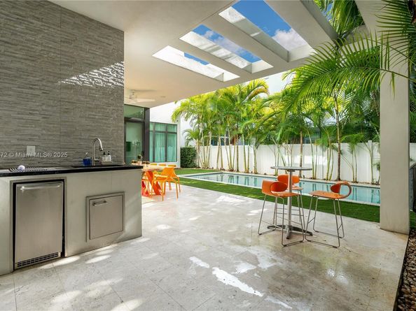10530 NW 67th Ter, Doral FL 33178