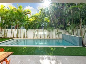10530 NW 67th Ter, Doral FL 33178