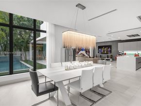 10530 NW 67th Ter, Doral FL 33178