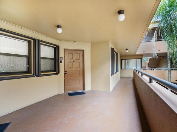 15499 N Miami Lakeway N 208, Miami Lakes FL 33014