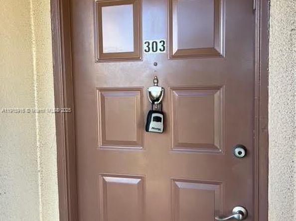 13001 SW 11th Ct 303A, Pembroke Pines FL 33027