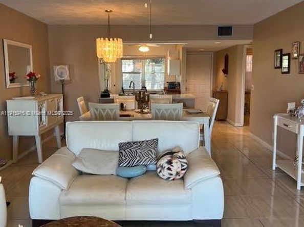 13001 SW 11th Ct 303A, Pembroke Pines FL 33027