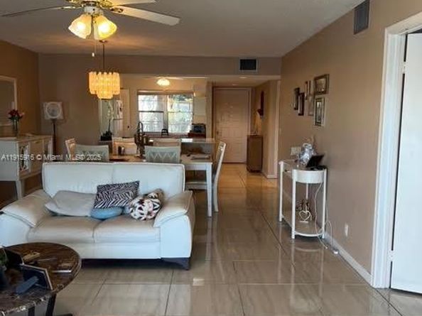 13001 SW 11th Ct 303A, Pembroke Pines FL 33027